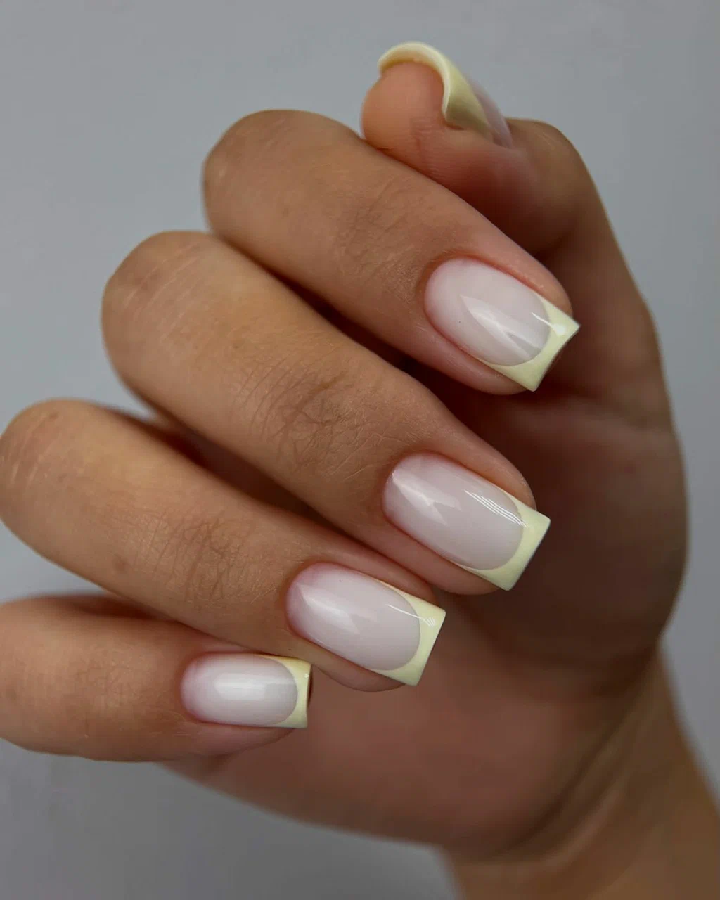 Покрытие ногтей в Esthetics Lounge